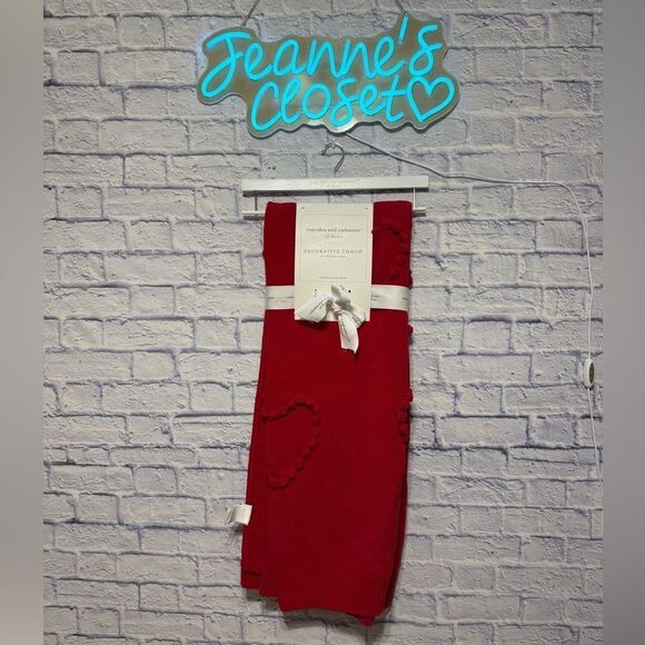 Cupcakes and Cashmere Red Hearts Knit Throw Blanket - Picture 4 of 10